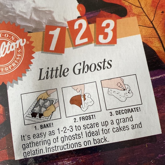 Wilton Little Ghosts mini cakes pan - Picture 2 of 7